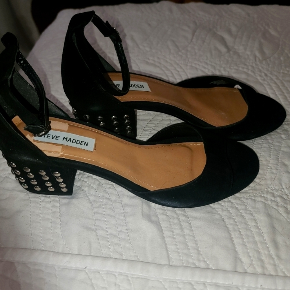 STEVE MADDEN STUDDED BLOCK HEEL BLACK SHOWS. 2.25 inch heel. NWOT. PERFECT CON